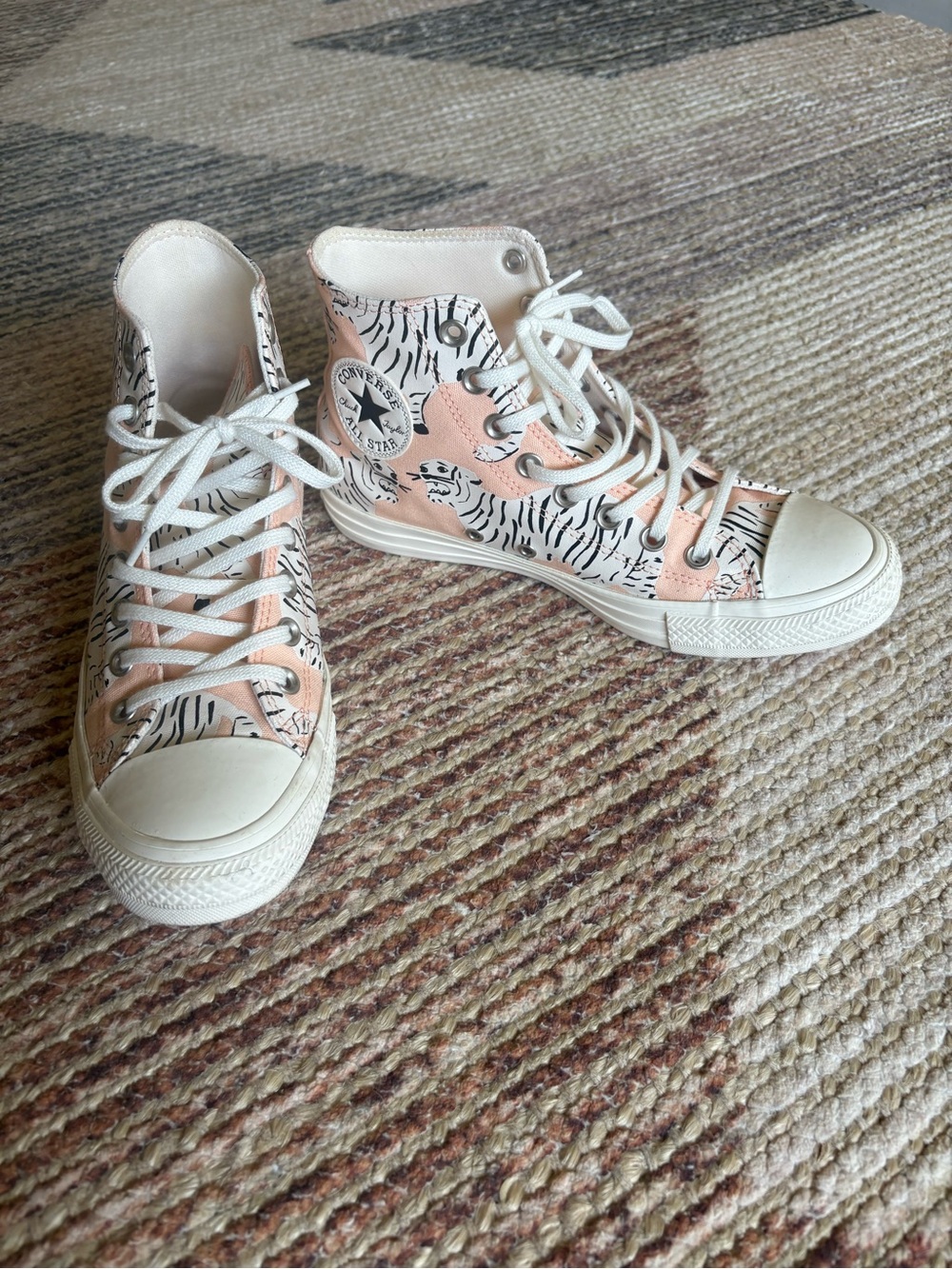 Chuck Taylor All Star High Tops, Coral and White Tiger print, Sz 9W